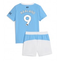 Stroje piłkarskie Manchester City Erling Haaland #9 Koszulka Podstawowej dla dzieci 2025-26 Krótki Rękaw (+ szorty)